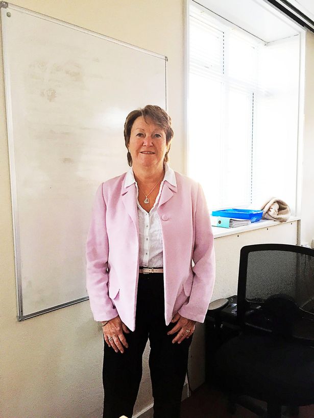 Grandmother-Lin-Coxon-told-how-a-cancerous-tumour-discovered-in-her-breast-has-shrunk-from-33mm-to-7mm-in-just-a-few