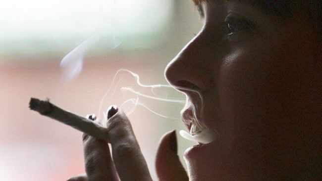 _98370900_smoker976