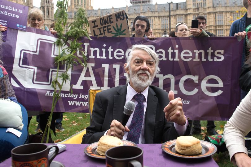 Cannabis-tea-party