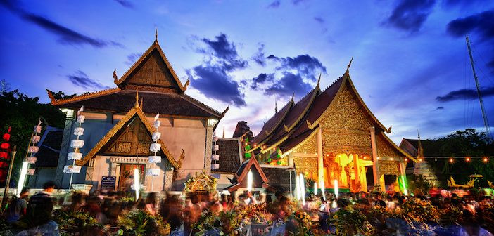 Inthakhin_traditional_Wat_Chedi_Luang_Temple_2012-702×336