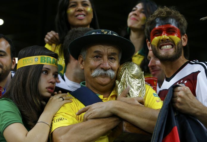 fans-696×476