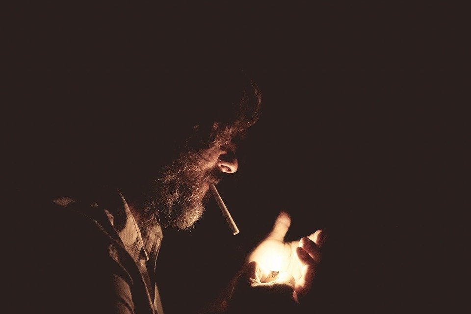 smoking-918884_960_720